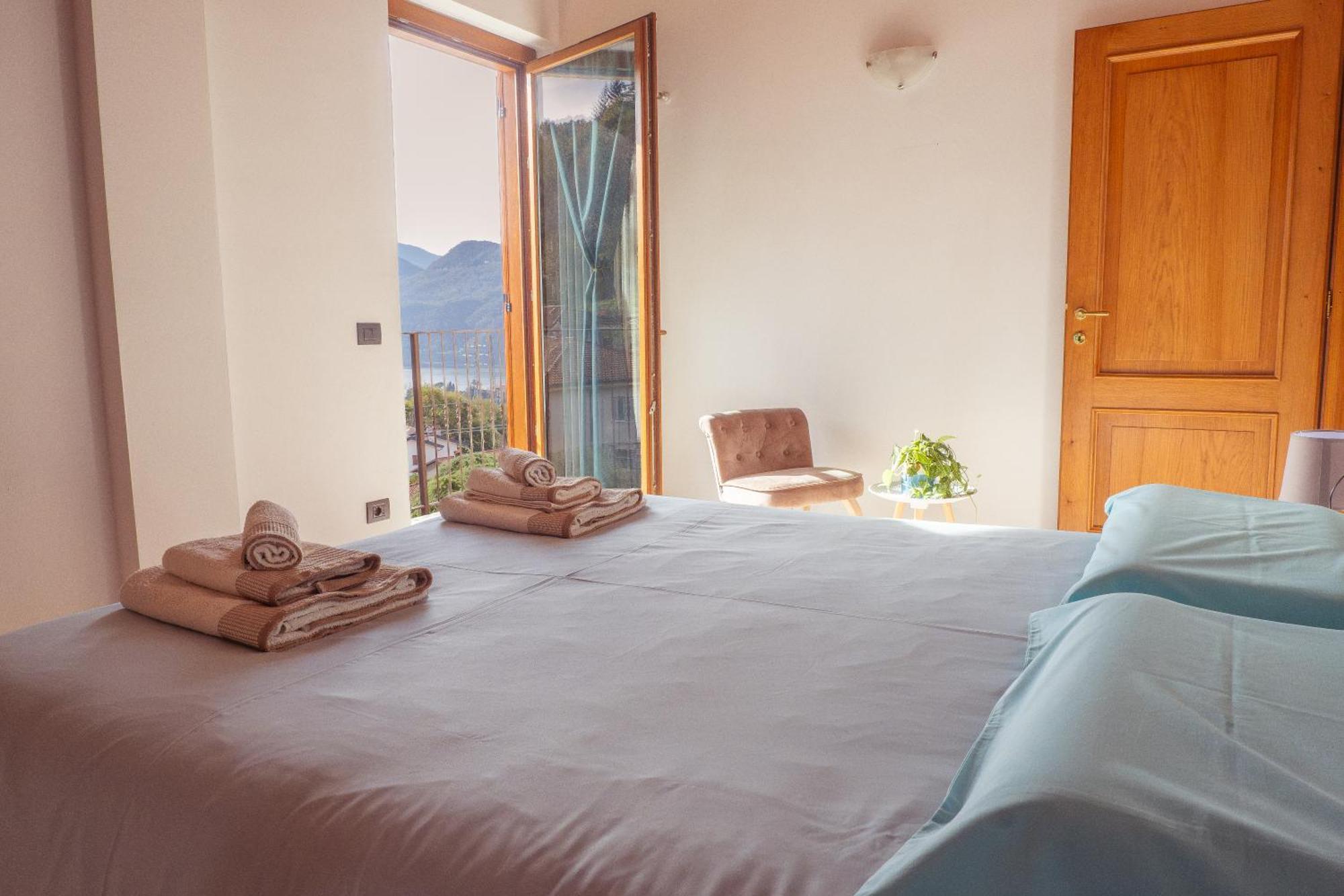 Larius Apartment - Como Lake View Mandello del Lario Luaran gambar