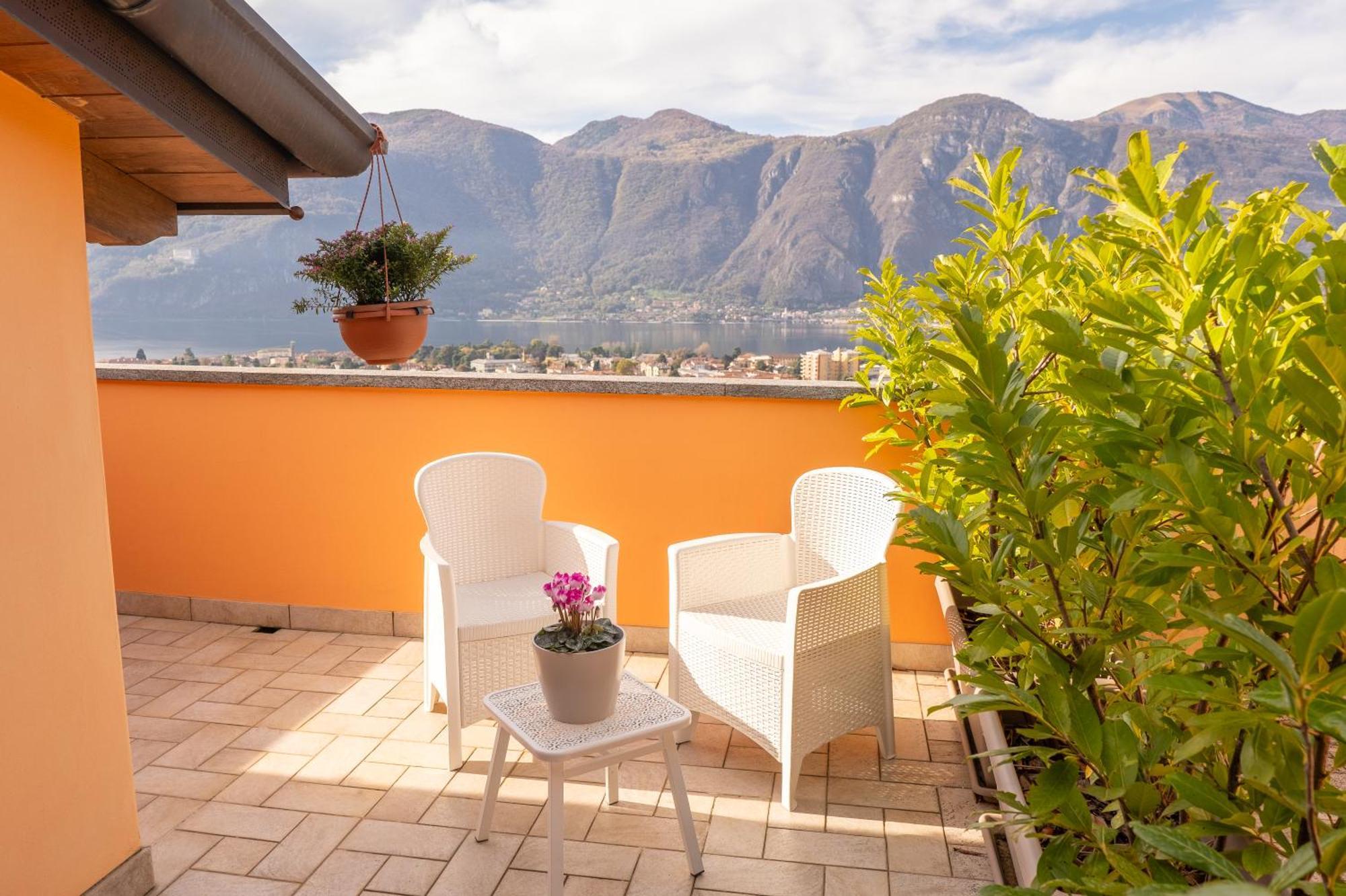 Larius Apartment - Como Lake View Mandello del Lario Luaran gambar